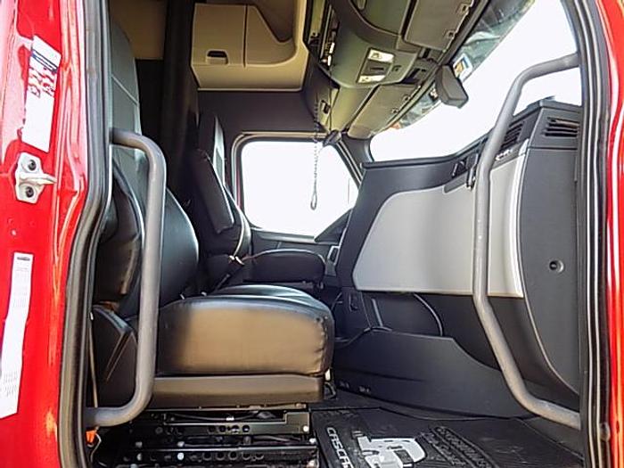 Used 2019 Freightliner Cascadia 126 **Automated Transmission**