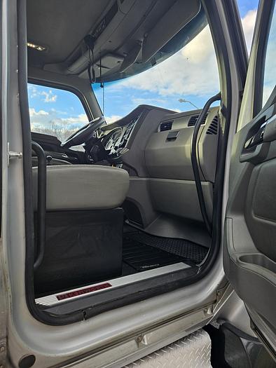 Used 2017 *** ALLISON AUTOMATIC *** Kenworth T880