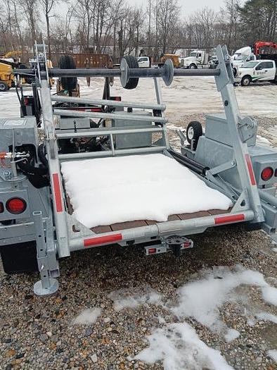 Used 2022 larson 5620