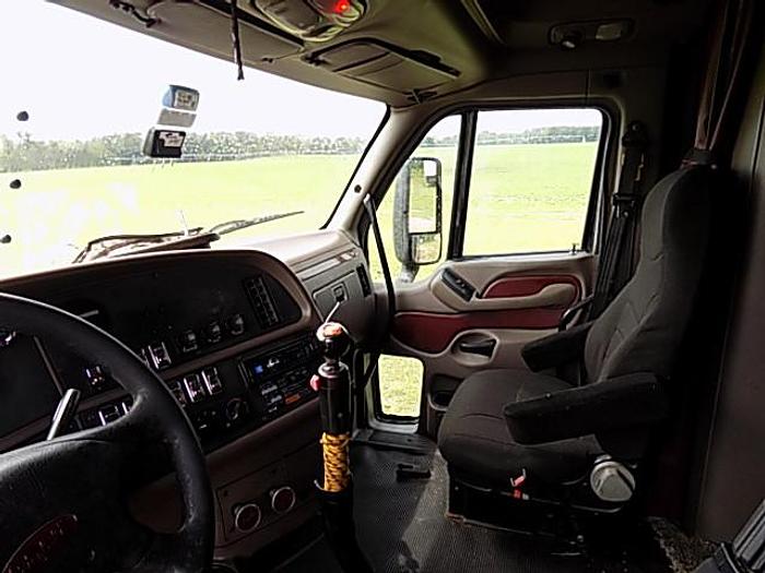 Used 2013 Peterbilt 587 T/A Tractor
