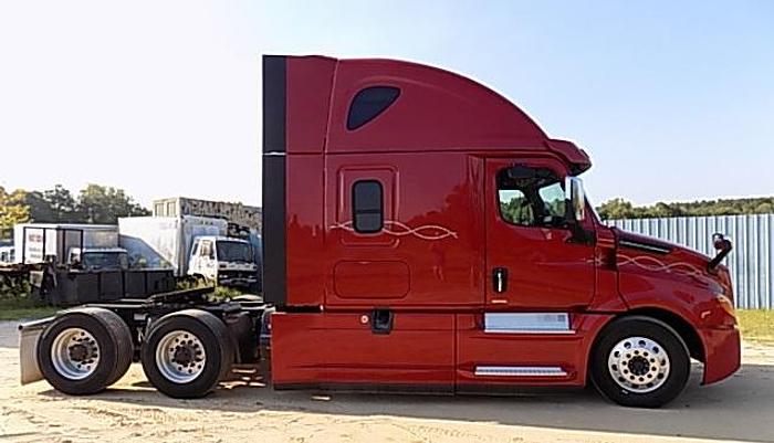 Used 2019 Freightliner Cascadia 126 **Automated Transmission**