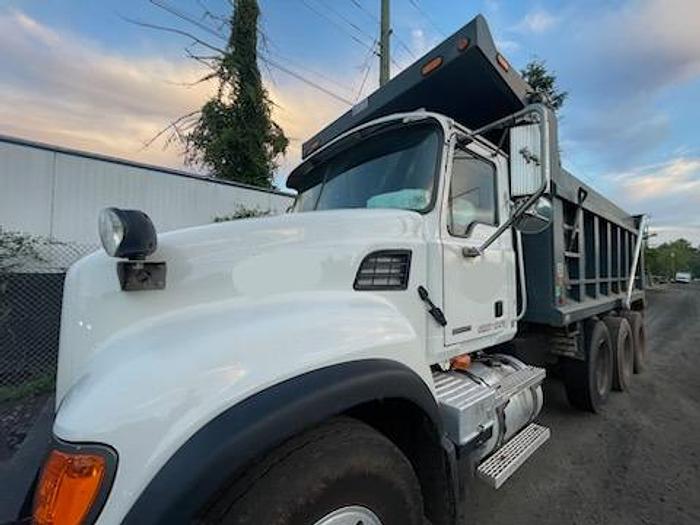 Used 2005 Mack *** ALLISON AUTOMATIC *** CV713 Granite