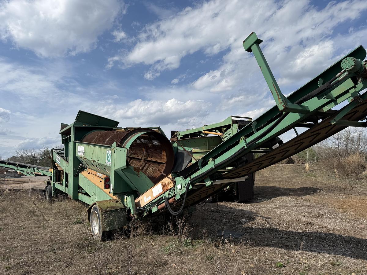 Used 2002 McCloskey MCB 516
