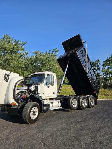 Used 2004 Mack CV713 Granite