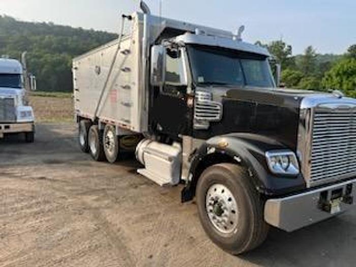 Used 2015  Freightliner Coronado