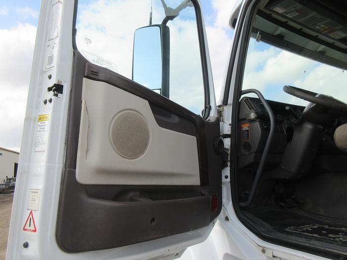 Used 2018 Volvo Road tractor/ has Wet line kit