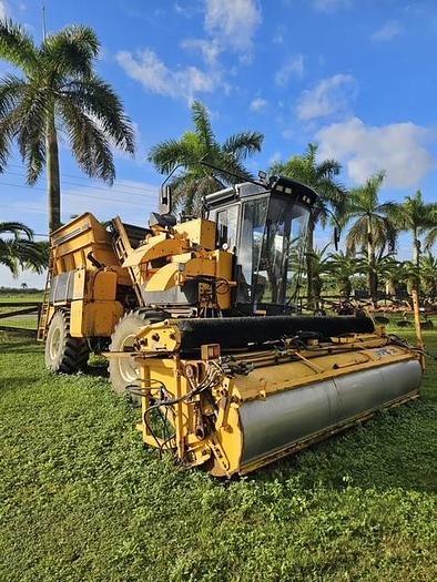 Used 2000 OXBO Big Jack with VPC1500 Bean Head