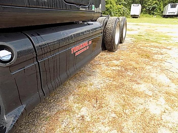 Used 2013 Peterbilt 587 T/A Tractor