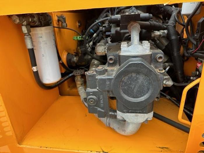 Used 2016 Leeboy 8616B