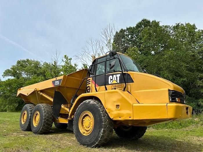 Used 2008 CAT 725