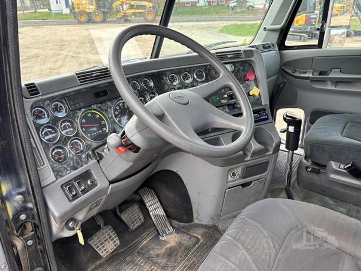 Used 2001 Freight line  Columbia 120/ Wet Line Kit 