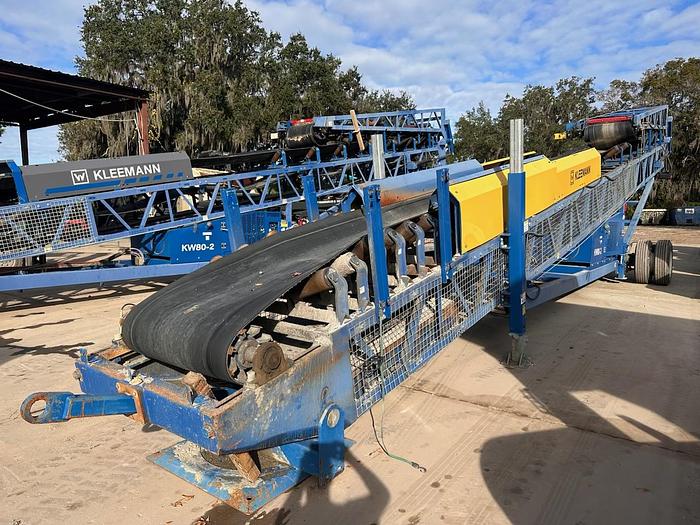 Used 2006 Kleenmann 80ft stackers