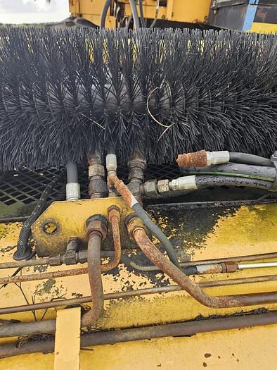 Used 2000 OXBO Big Jack with VPC1500 Bean Head