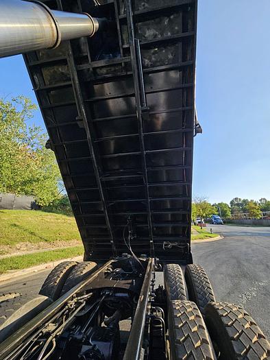 Used 2004   CV713 Granite