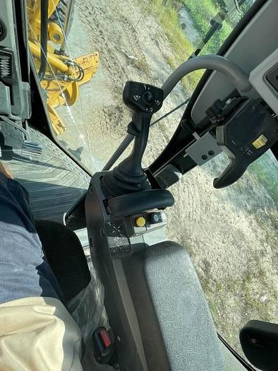 Used 2016 CATERPILLAR 12M