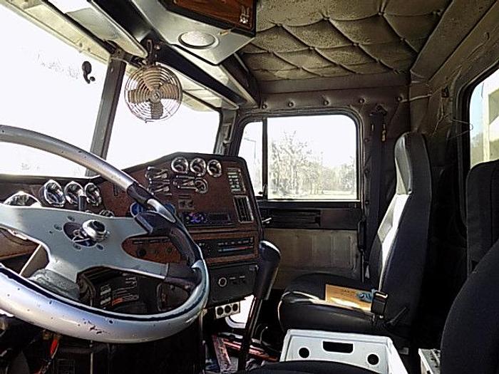 Used 2005 FREIGHTLINER CLASSIC, DETROIT 60 SERIES ENGINE