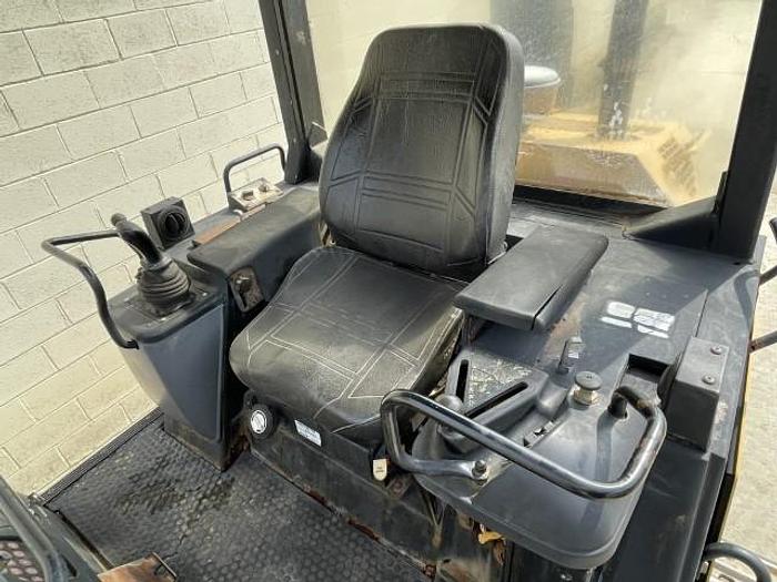 Used 2005 CATERPILLAR 953C