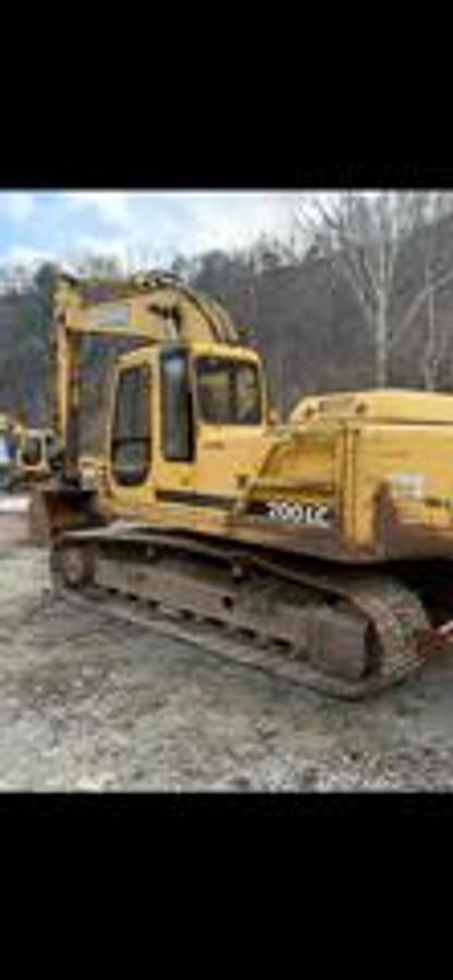 Used John Deere 200LC excavator