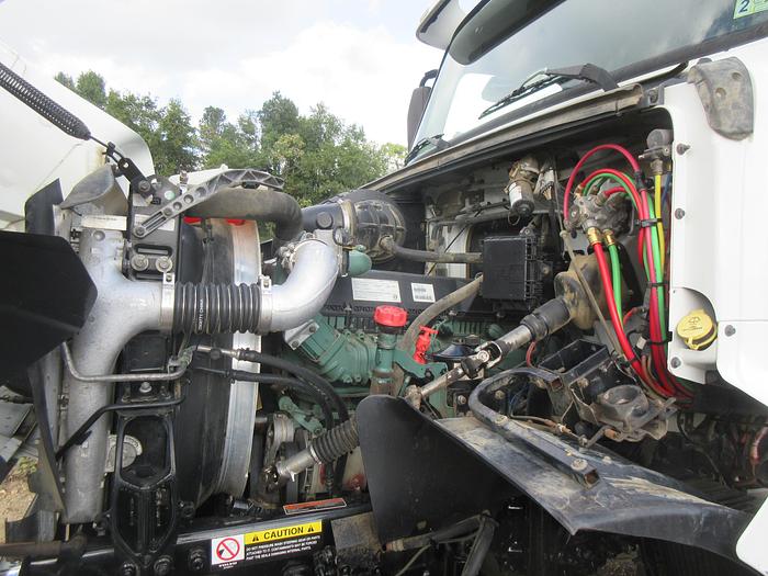 Used 2018 Volvo Road tractor/ has Wet line kit