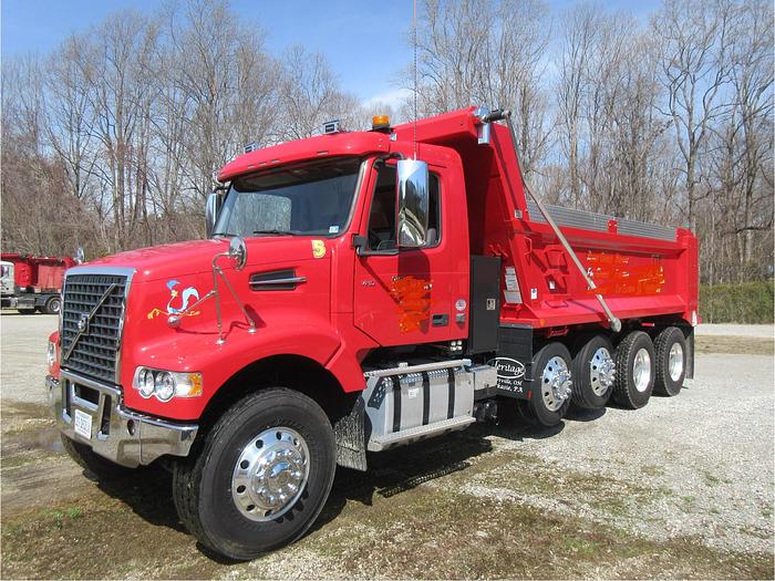 Used 2019 Volvo Volvo dump truck