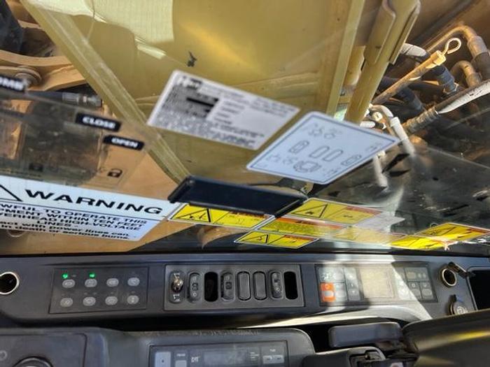 Used 2012 CATERPILLAR 320SDL