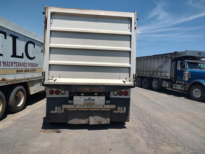 Used 2006 Freightliner FLD120 Classic