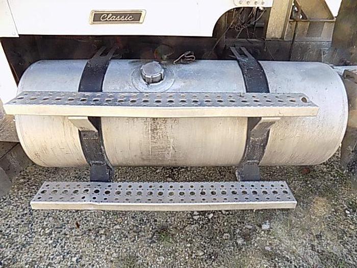 Used 2005 FREIGHTLINER CLASSIC, DETROIT 60 SERIES ENGINE