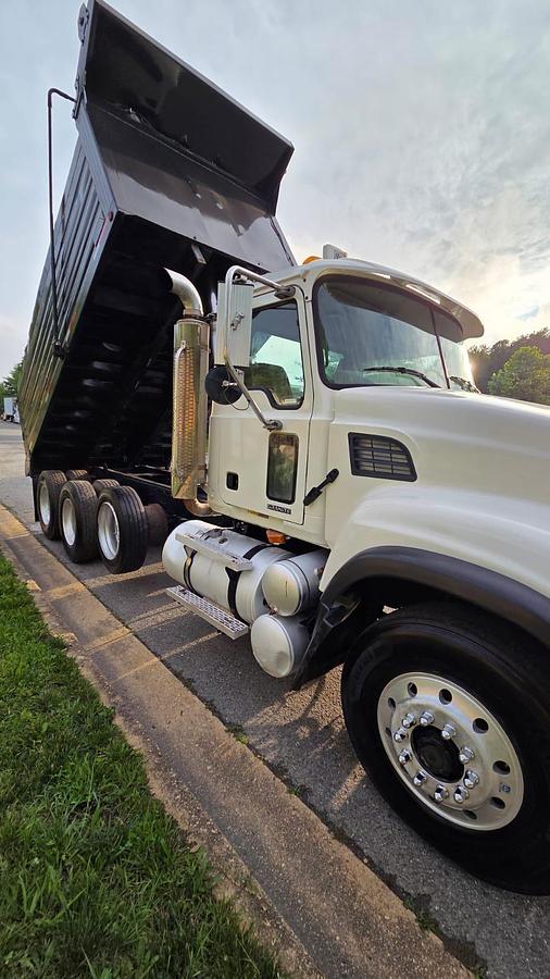 Used 2003 Mack *** ALLISON AUTOMATIC *** CV713 Granite