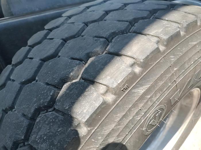 Used 2006 Freightliner FLD 120 Classic