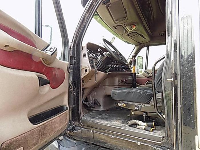 Used 2013 Peterbilt 587 T/A Tractor
