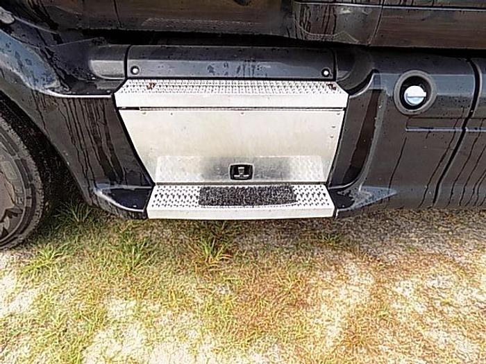 Used 2013 Peterbilt 587 T/A Tractor