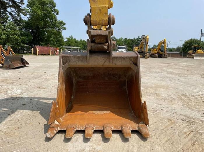 Used 2022 Komatsu PC490LC-11