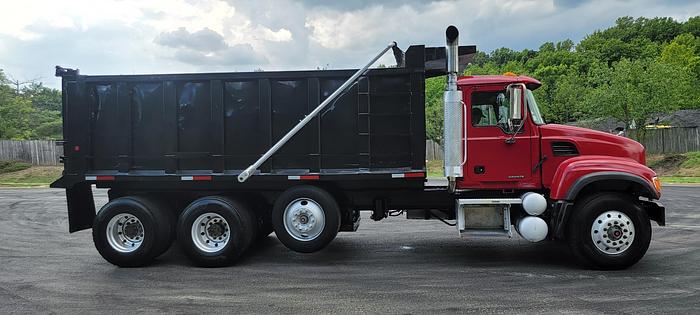 Used 2006 *** ALLISON AUTO *** MACK CV713 Granite