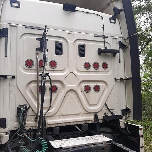 Used 2014 Freightliner Cascadia 125