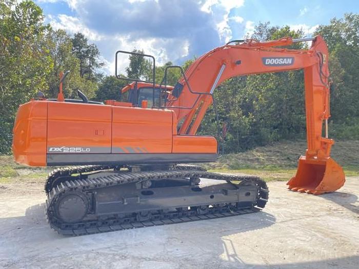 Used 2017 Doosan DX225LC