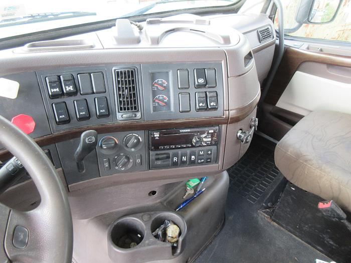 Used 2018 Volvo Road tractor/ has Wet line kit