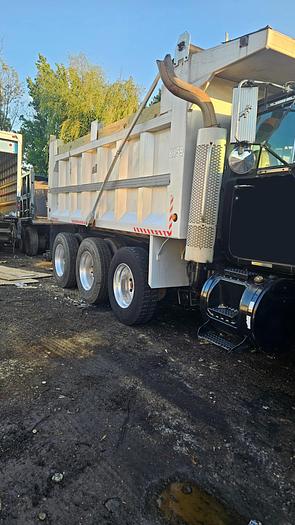 Used 2001 Mack *** Allison Automatic *** RD688s