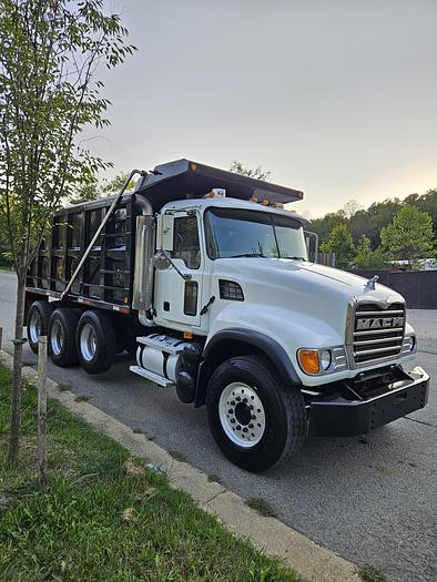 Used 2004   CV713 Granite