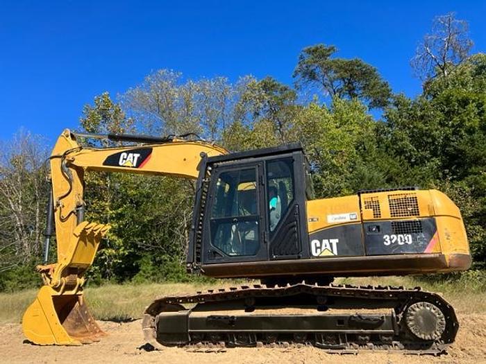 Used 2012 CATERPILLAR 320SDL