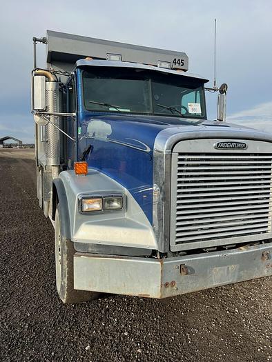 Used 2000 Freightliner FLD112SD