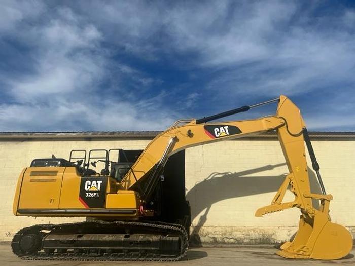 Used 2015 CAT 326FL/ with thumb