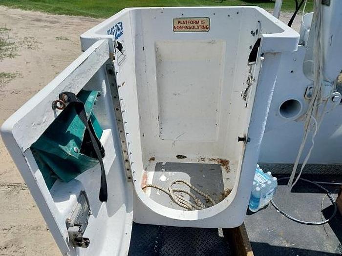 Used 2004 Ford F450 Altec Bucket Truck