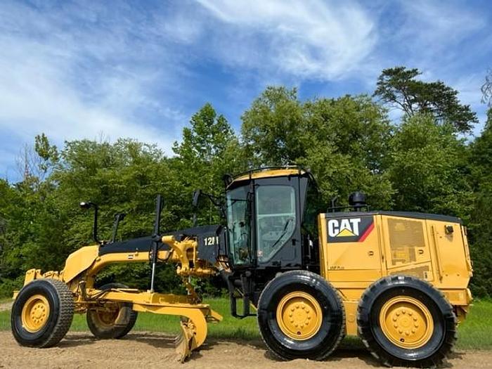 Used 2008 CATERPILLAR 12M