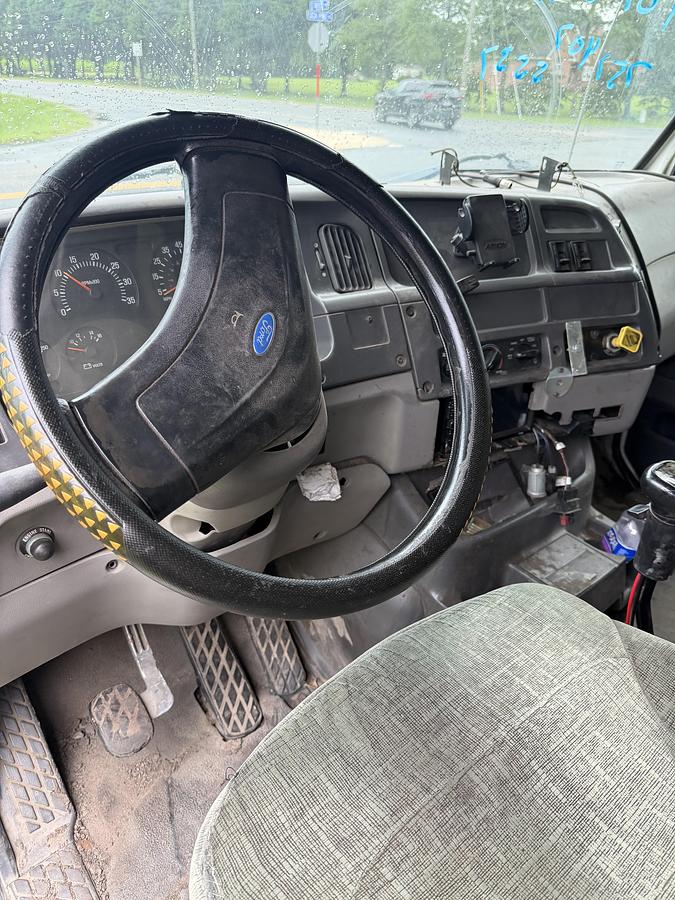 Used 1998 Ford LT 9513 Tri Axle