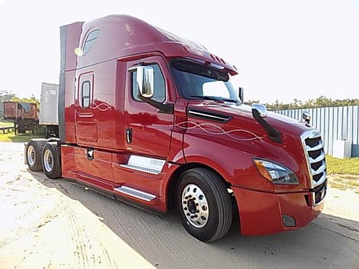 Used 2019 Freightliner Cascadia 126 **Automated Transmission**