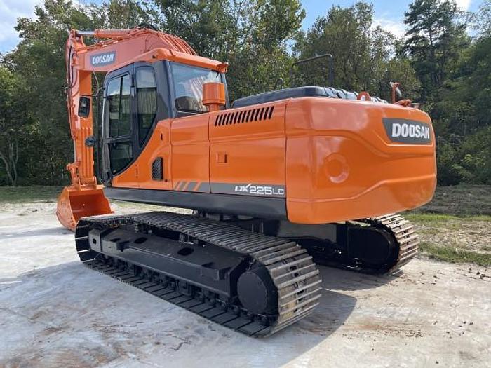 Used 2017 Doosan DX225LC