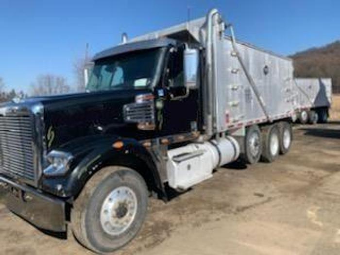 Used 2017 Freightliner Coronado SD122