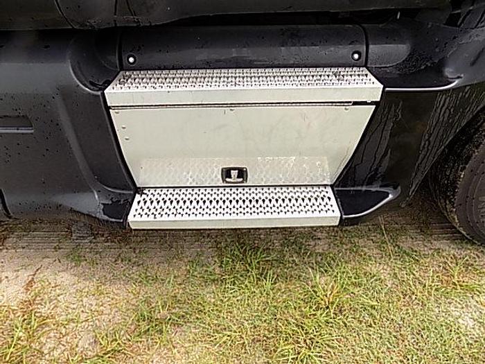 Used 2013 Peterbilt 587 T/A Tractor