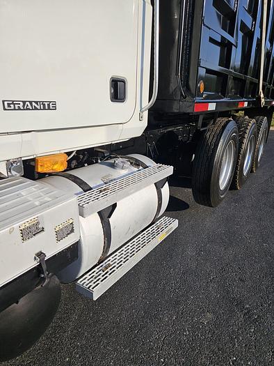 Used 2004   CV713 Granite