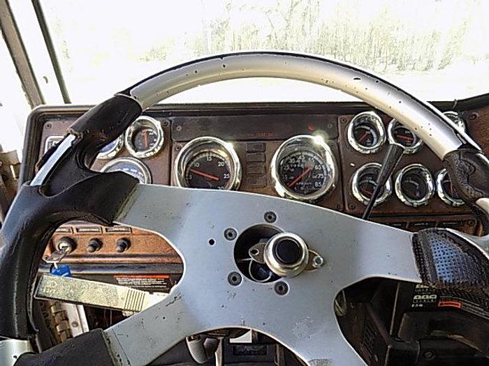 Used 2005 FREIGHTLINER CLASSIC, DETROIT 60 SERIES ENGINE